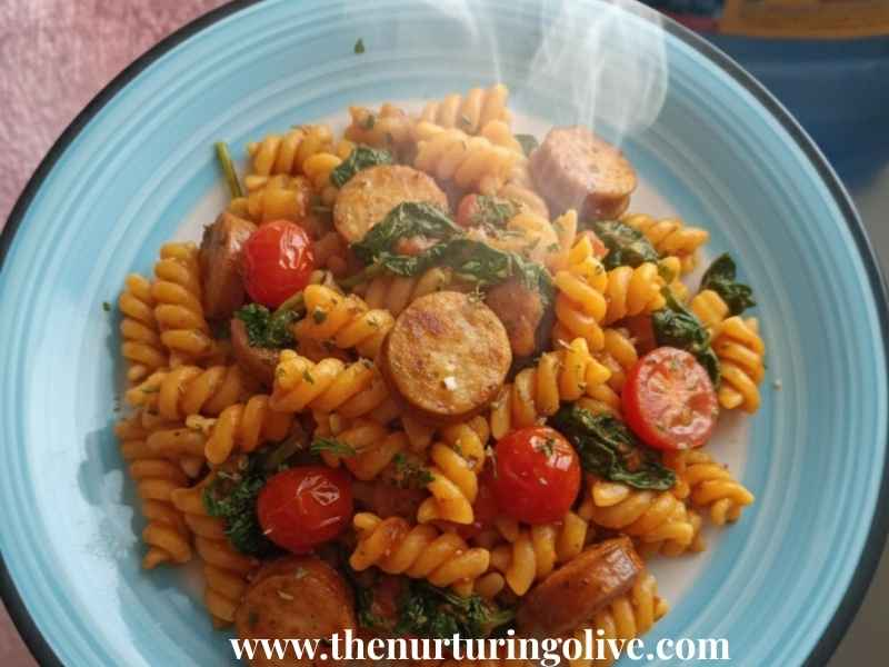 one-pot-chicken-sausage-spinach-tomato-pasta-featured-image