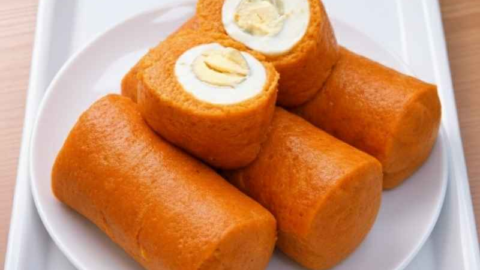 very-smooth-moi-moi-made-without-peeling-beans-served-on-a-white-plate-and-tray