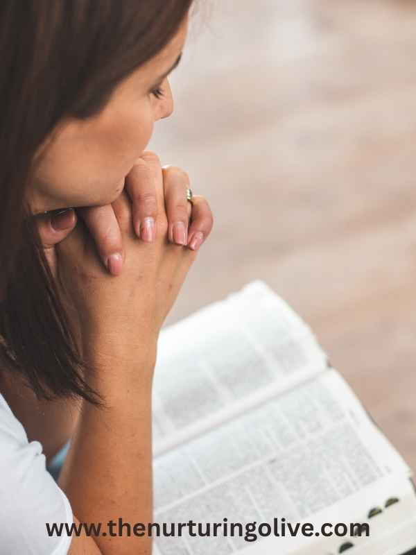 fasting and prayer guide for beginners preparing for a Christian fast with Bible journal and water